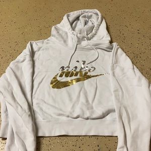 nike cropped hoodie